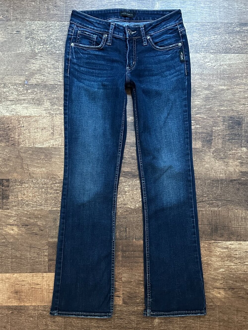⭐SILVER “SUKI” SLIM BOOT DENIM JEANS in Dark Wash, size 26⭐